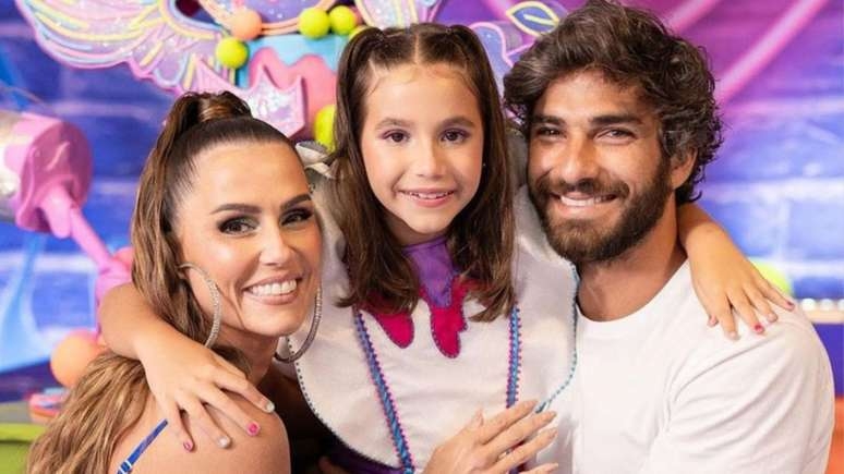 Filha de Déborah Secco comemora 8 anos com festa temática e super colorida