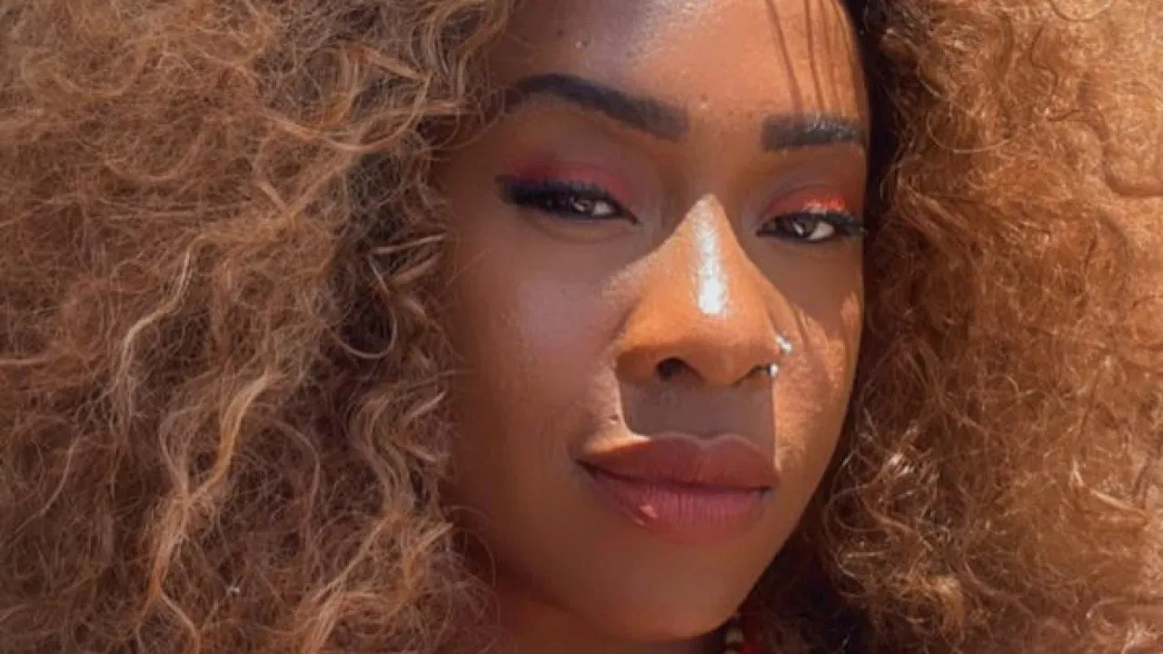 Brasileira desaparecida após live é encontrada em hospital