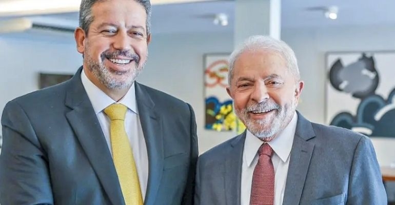Lula enfrenta pressão de Arthur Lira e mantém posição sobre ministro Padilha