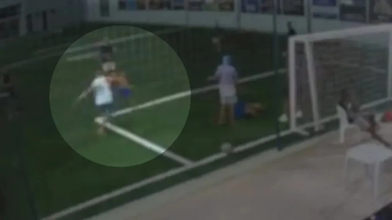 Homem agride criança em quadra de futebol em Minas Gerais