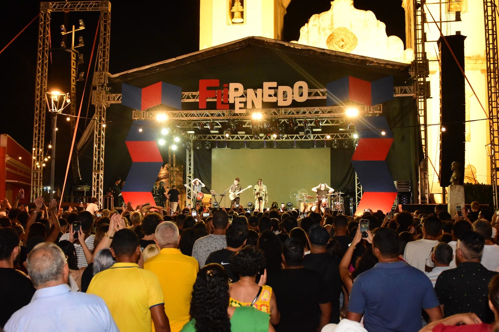 Lenine brilha na Festa Literária de Penedo 2025