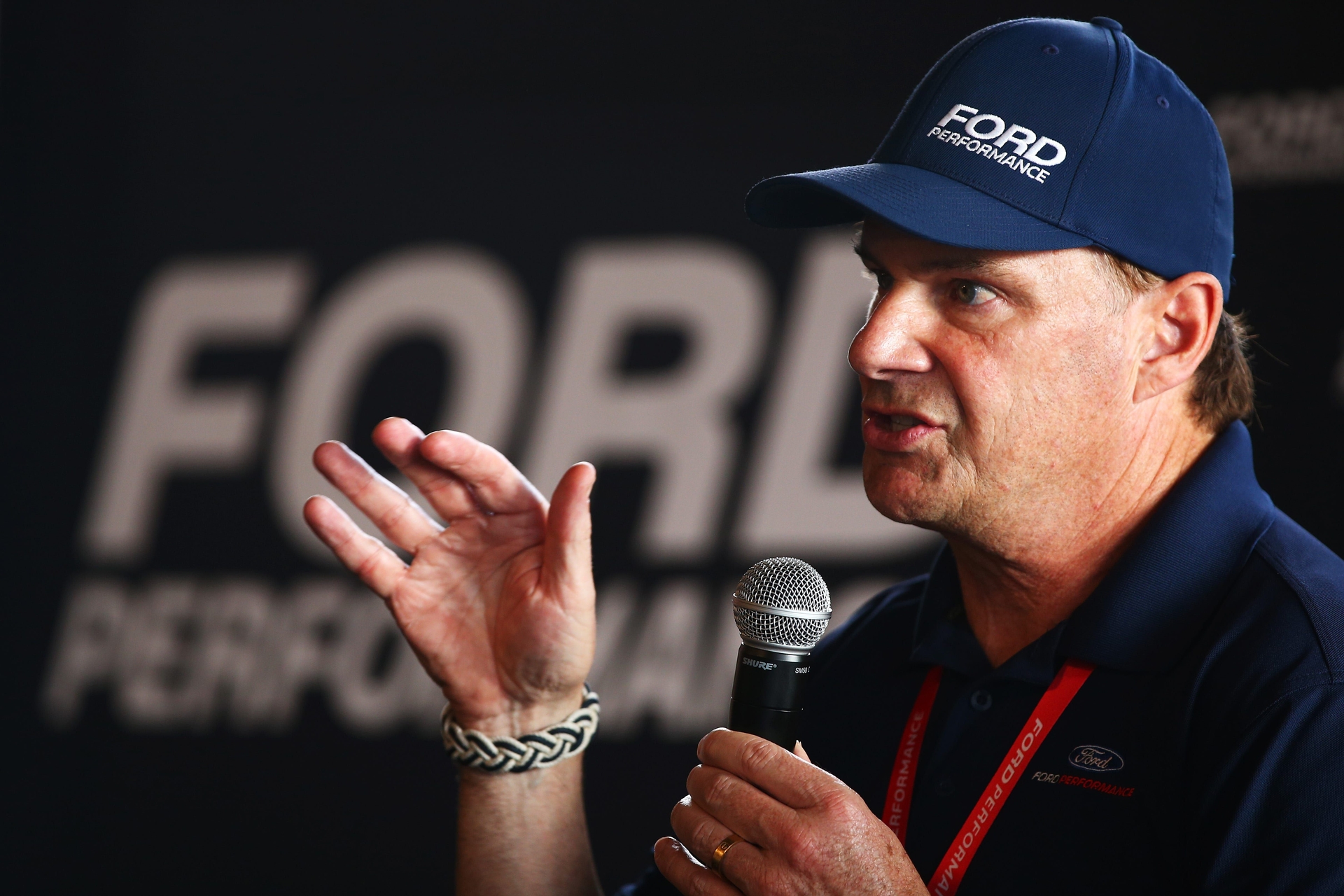 Impacto da IA: CEO da Ford alerta sobre empregos em risco