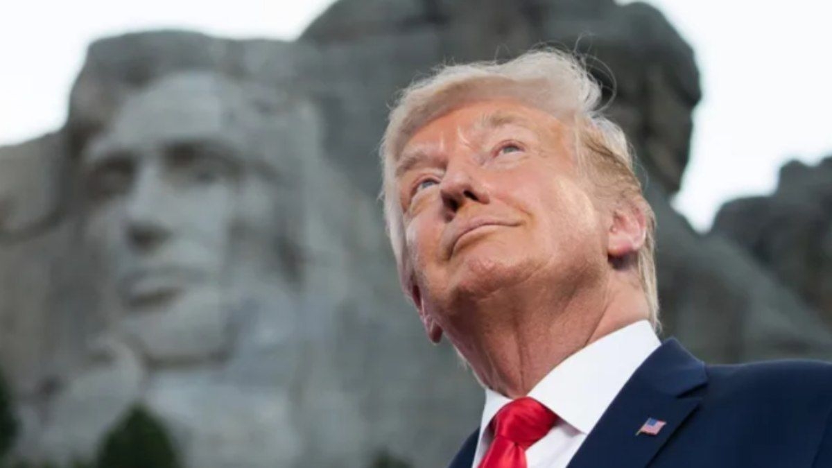 Trump assina decretos que rigorosamente fiscalizam universidades