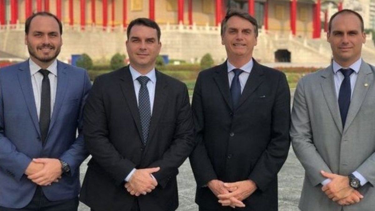 Mensagens comprovam obstrução de Justiça por Bolsonaro