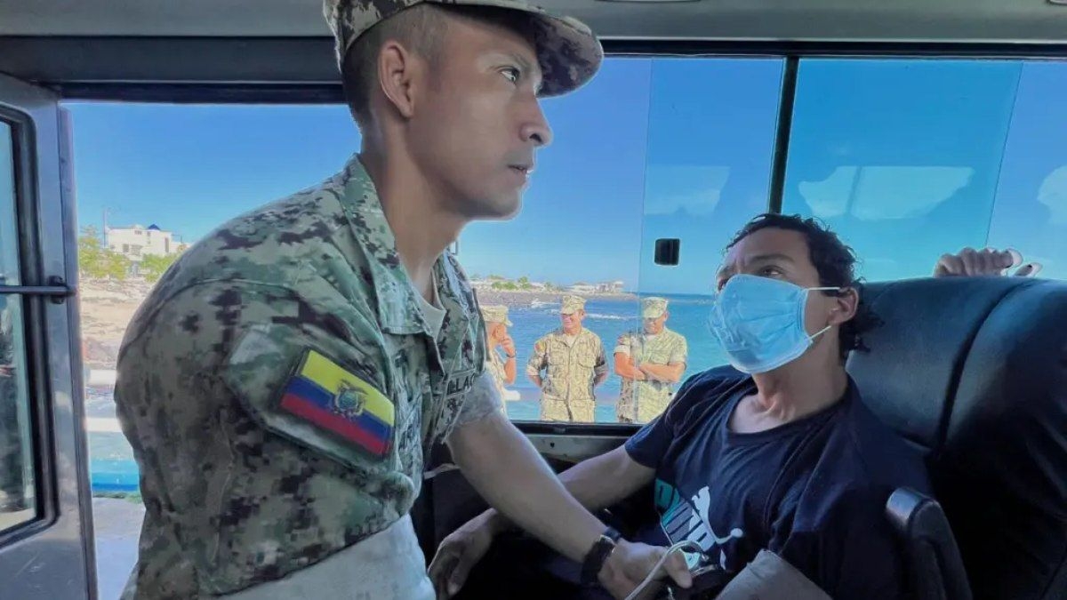 Pescadores são resgatados após 55 dias à deriva no mar