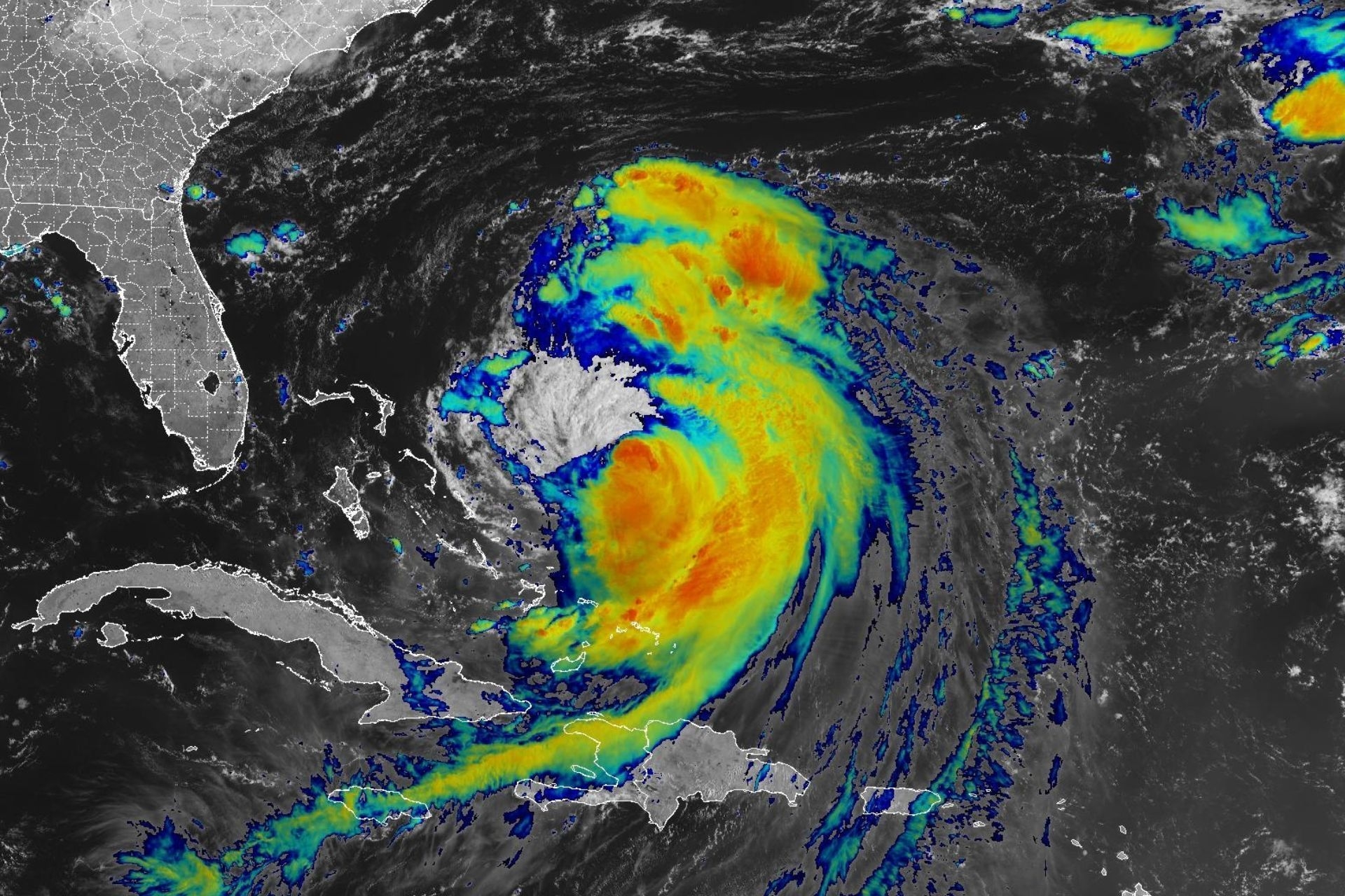 Furacão Erin Gera Ondas de 100 Pés na Costa Leste
