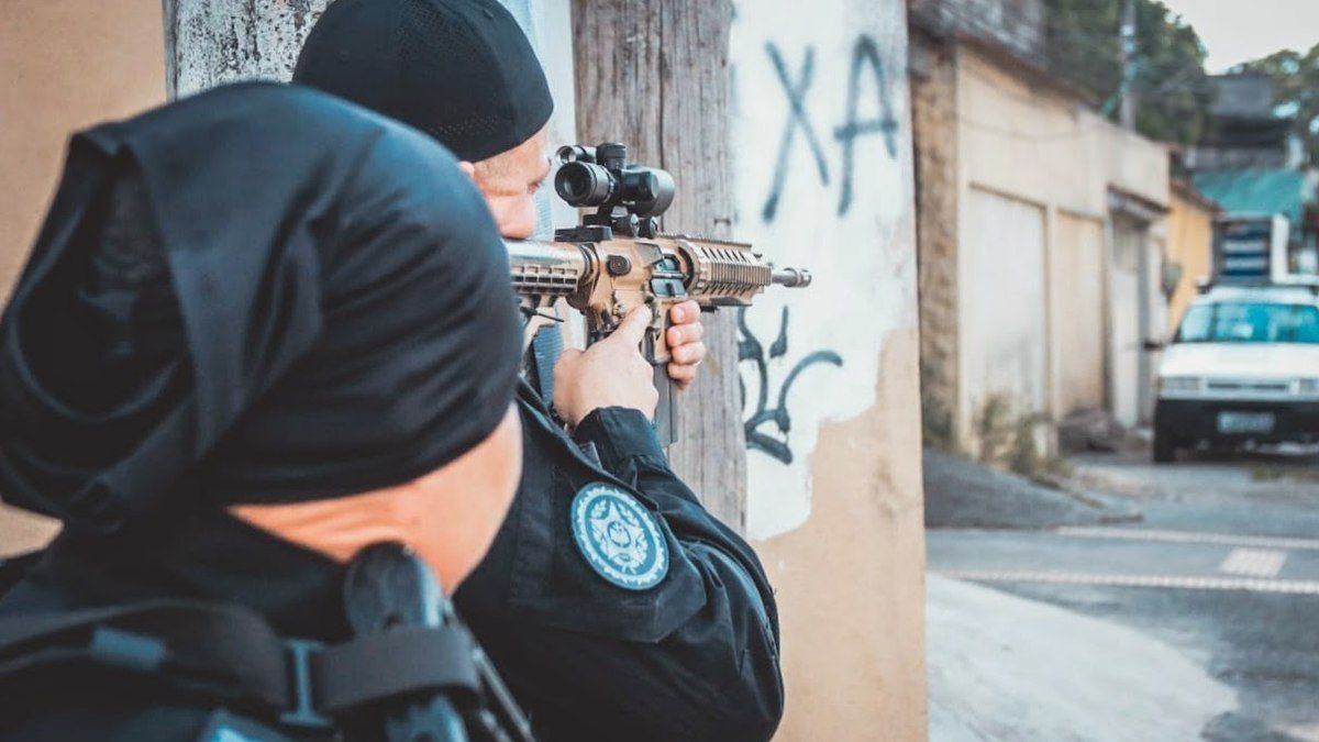 Operação prende 12 integrantes do Comando Vermelho no Rio