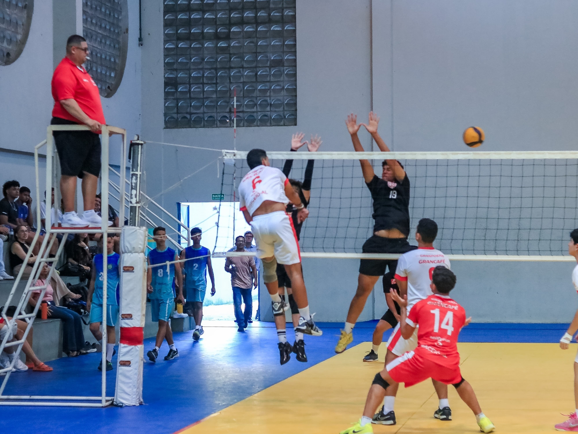 Atletas de vôlei enfrentam dificuldades em Alagoas