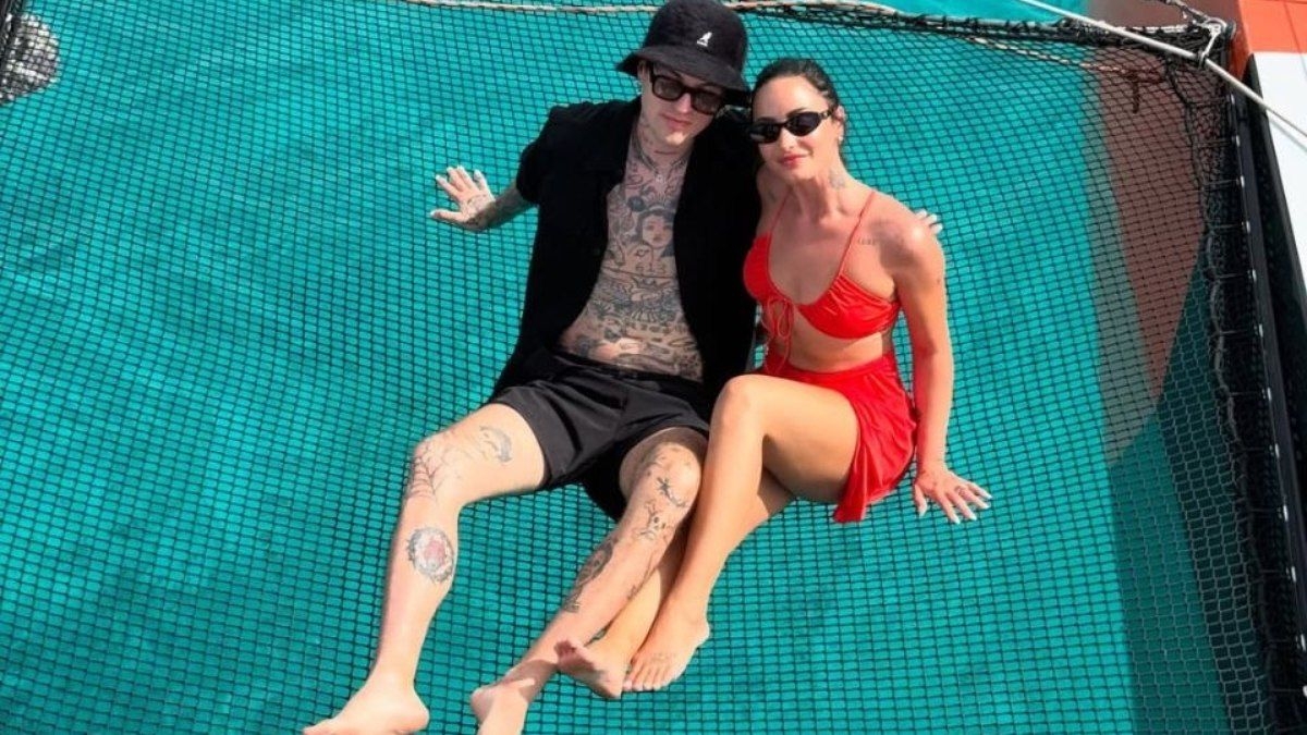 Demi Lovato compartilha momentos da lua de mel em Bora Bora