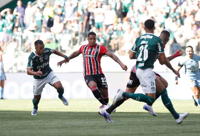 Palmeiras enfrenta o São Paulo buscando sequência de vitórias no Brasileirão