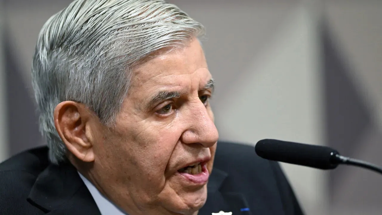 Defesa de Augusto Heleno promete lutar para provar inocência