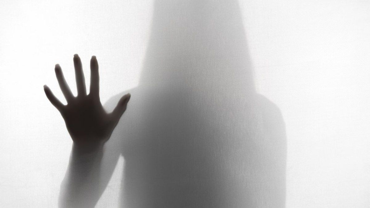 Homem é condenado por estuprar e filmar a esposa