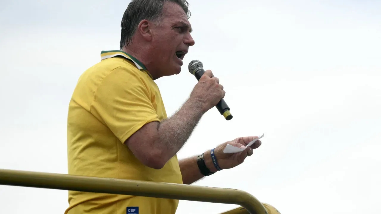 Bolsonaro se diz 'problema' para o STF em Copacabana