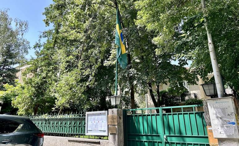 Dupla é presa transportando cocaína em carro furtado da embaixada brasileira na Bulgária