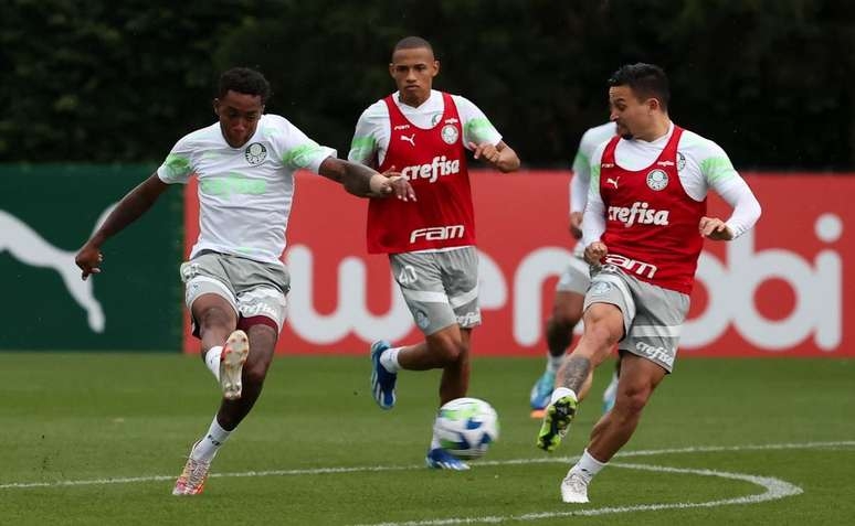 Quanto o Palmeiras arrecada com as vendas de Artur e Kevin?