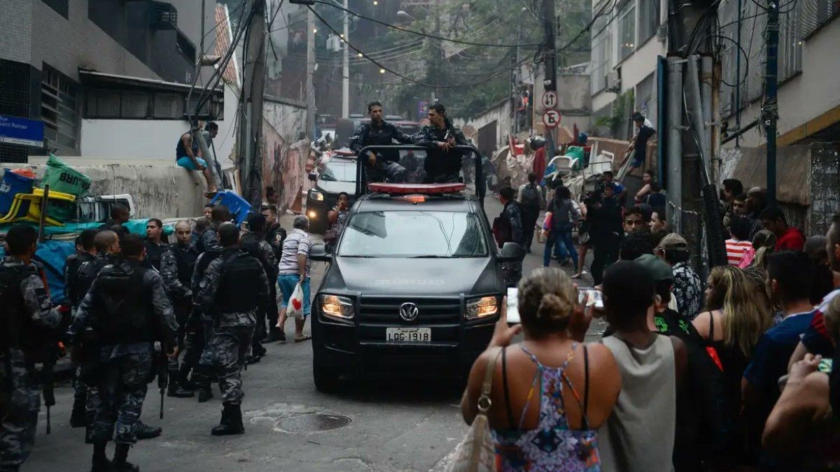 Moradores do RJ enfrentam medo após operação policial