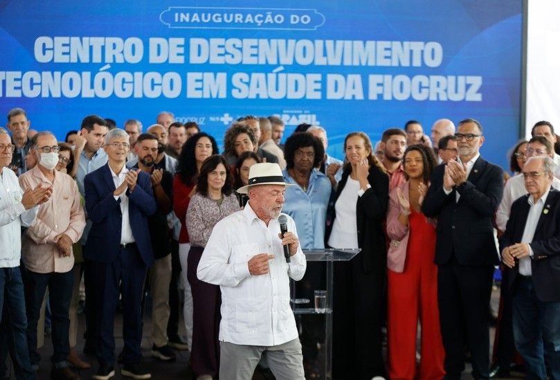 Lula promete ajuda ao novo governador do Rio em evento na Fiocruz