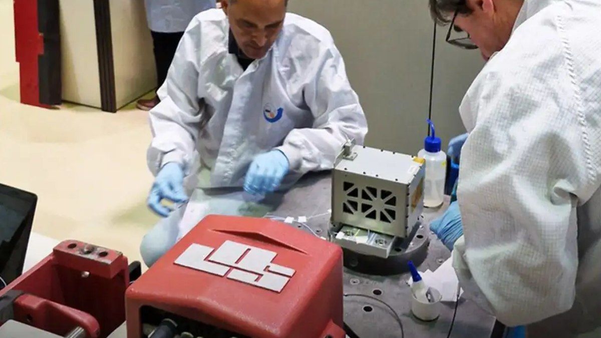 Foguete PSLV-C62 some durante missão na Índia