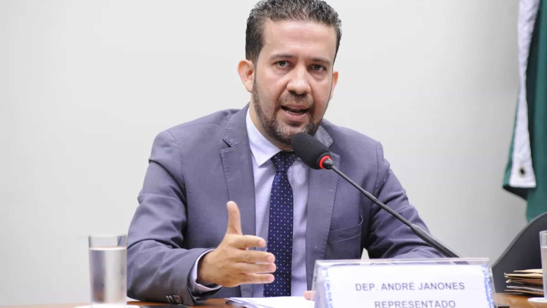 Fux autoriza quebra de sigilos de Janones em caso das 'rachadinhas'
