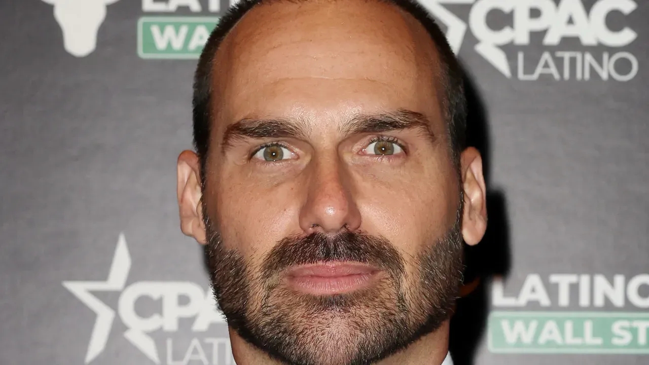 Eduardo Bolsonaro critica sanção dos EUA por Mais Médicos