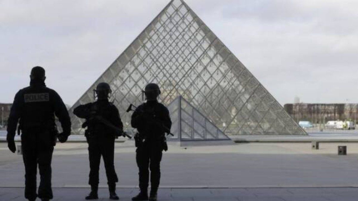 Detalhes sobre o assalto no Museu do Louvre foram revelados
