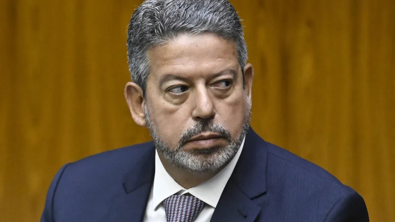 Operação da PF investiga assessora de Arthur Lira