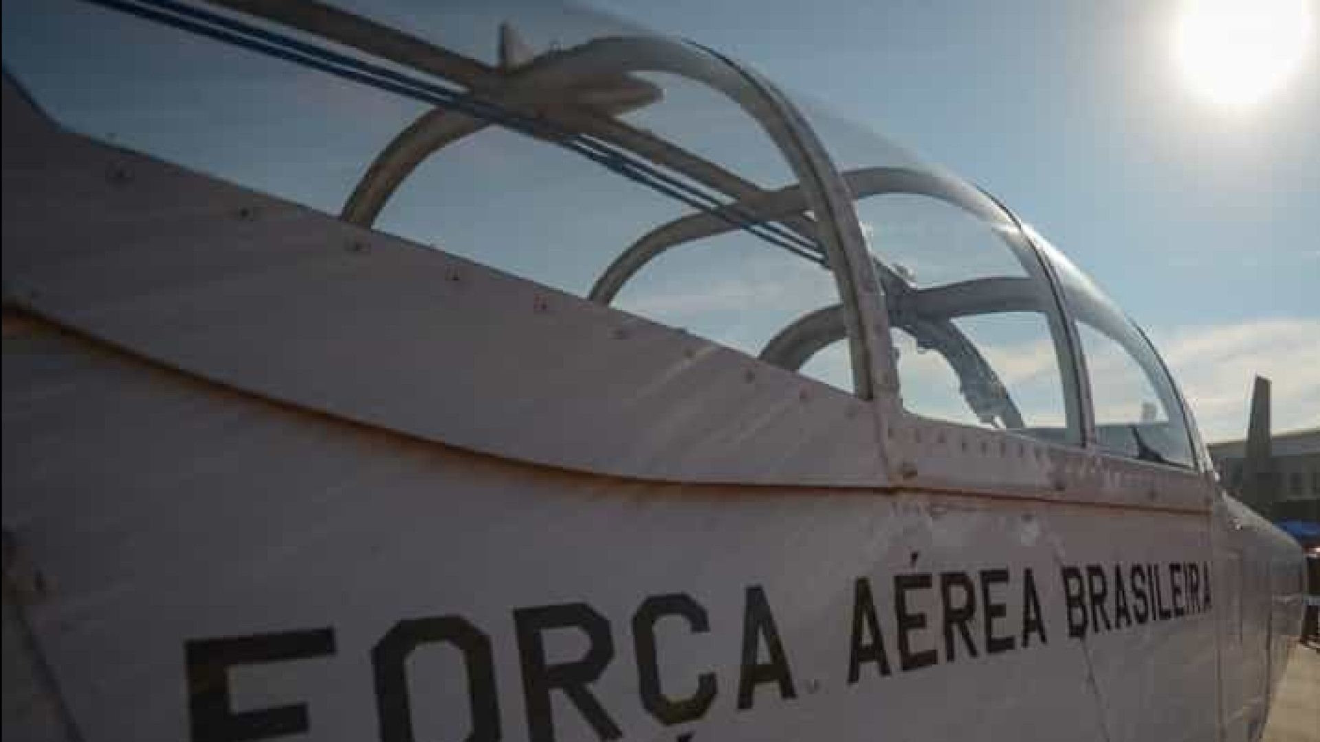 Avião da FAB faz pouso de emergência em Brasília após problema técnico