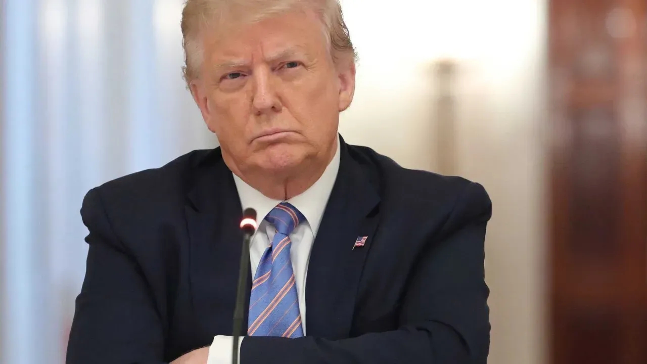 Trump proíbe benefícios federais a imigrantes ilegais