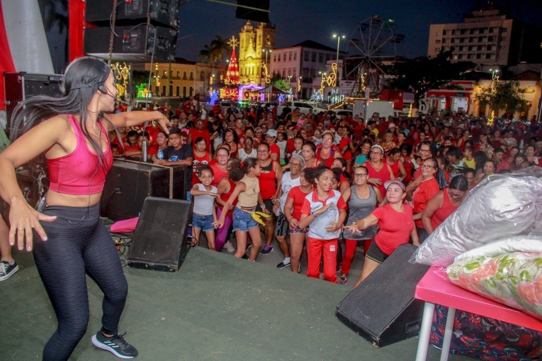 Aulão Coletivo de Dança movimenta público assistido por serviços da SEMASDH e comunidade em geral de Penedo