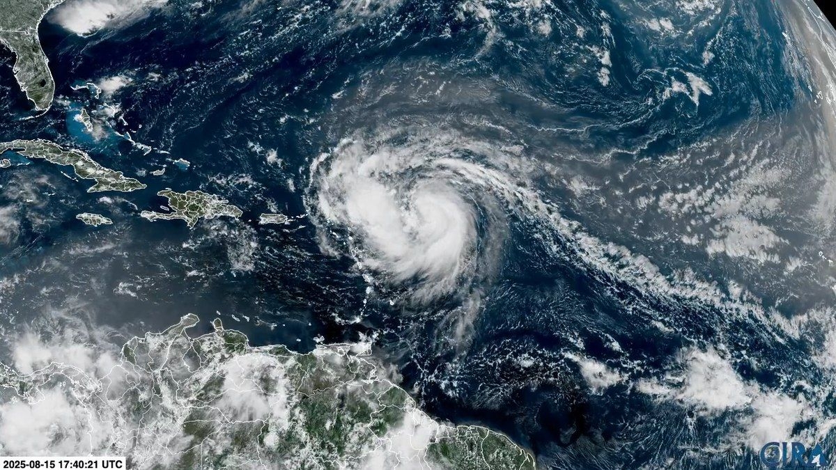 Furacão Erin atinge categoria 5 devastadora no Caribe