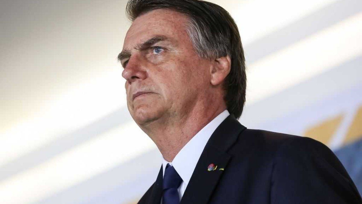 Bolsonaro permanece internado com anemia e problemas renais