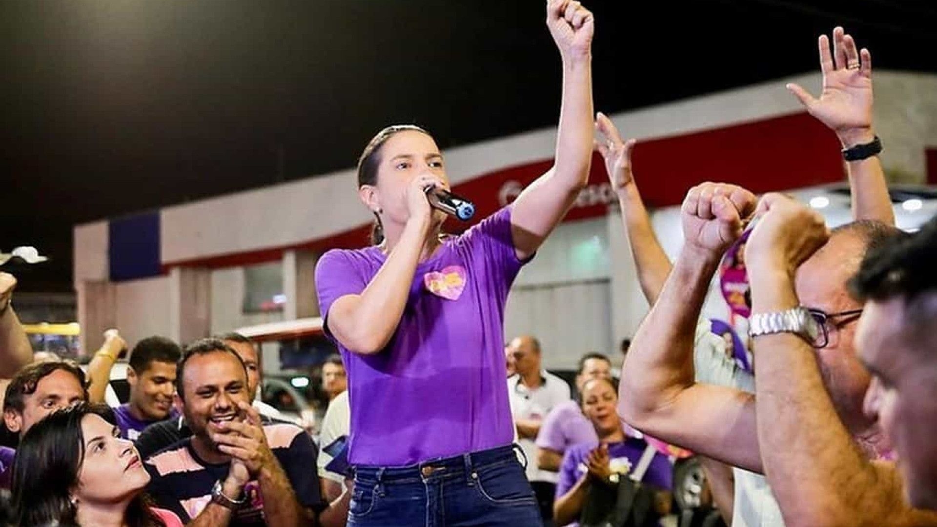 Primeiro ano de Raquel Lyra tem desgaste na articulação política e acenos a Lula