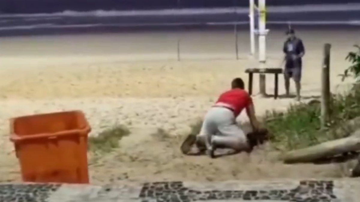 Turista desmaia na praia por suposto golpe no RJ