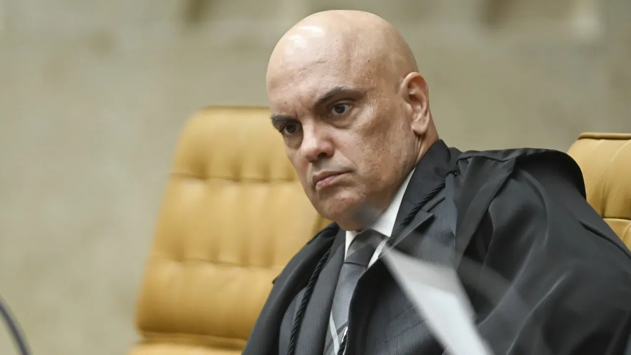Moraes usa vídeos para notificar Paulo Figueiredo sobre golpismo