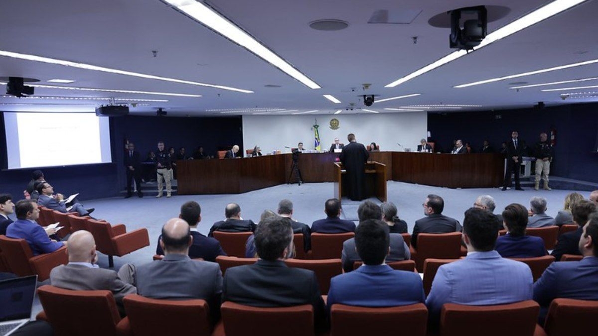 Moraes dá voto no julgamento de Bolsonaro no STF
