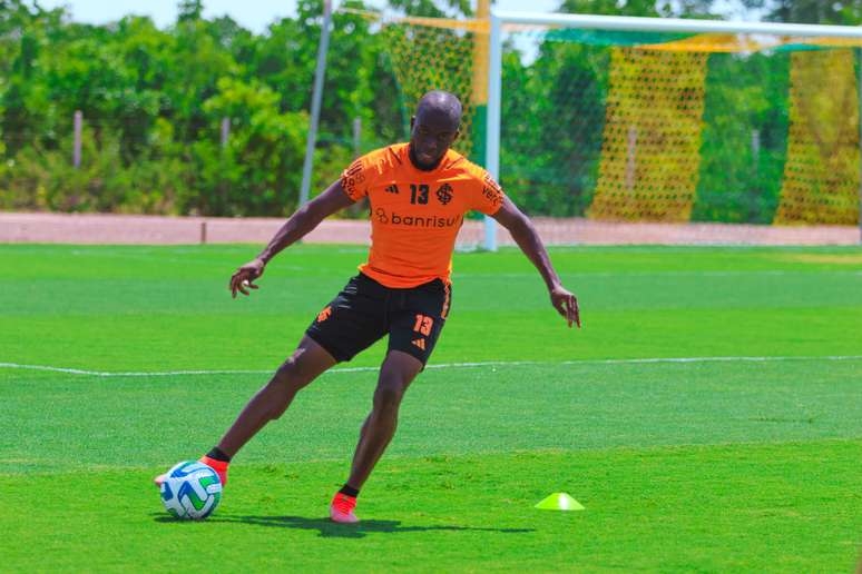 Com Dalbert, Internacional divulga relacionados para duelo contra o Corinthians pelo Brasileiro; veja lista