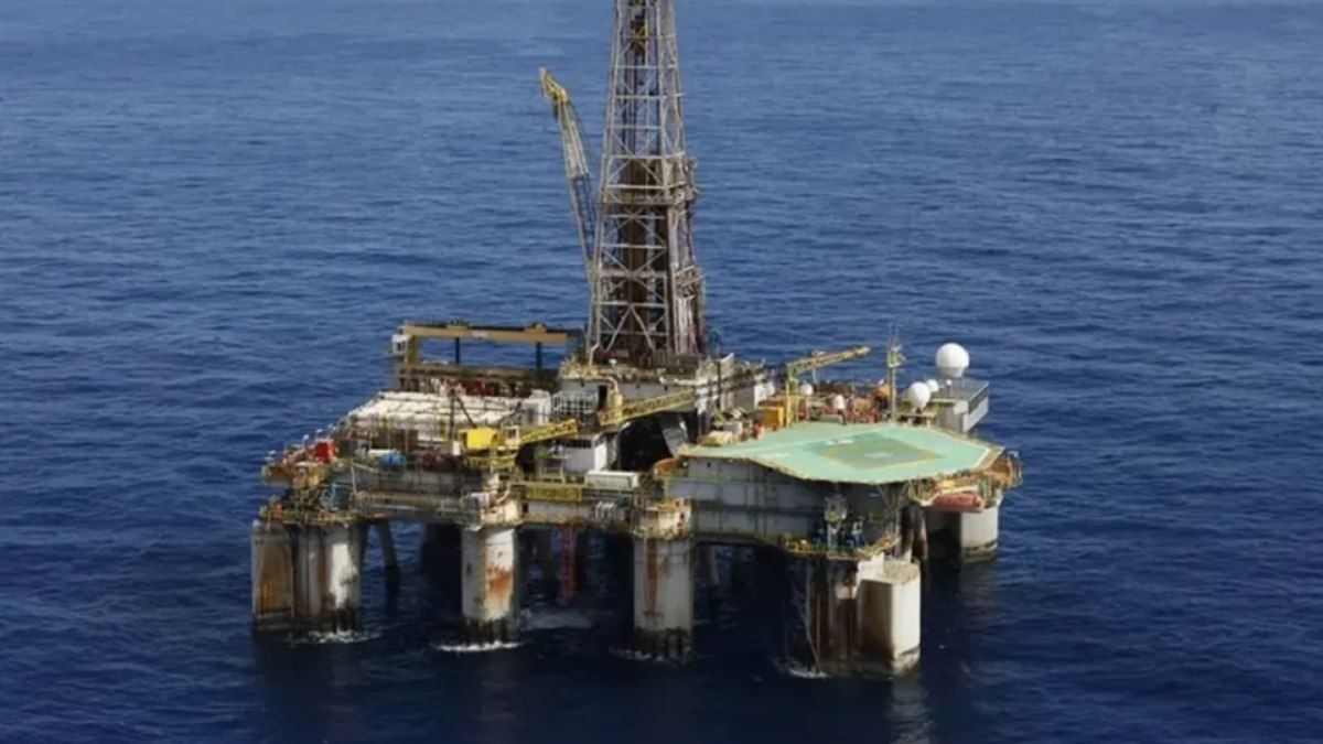 Tensão entre Irã e EUA eleva preço do petróleo