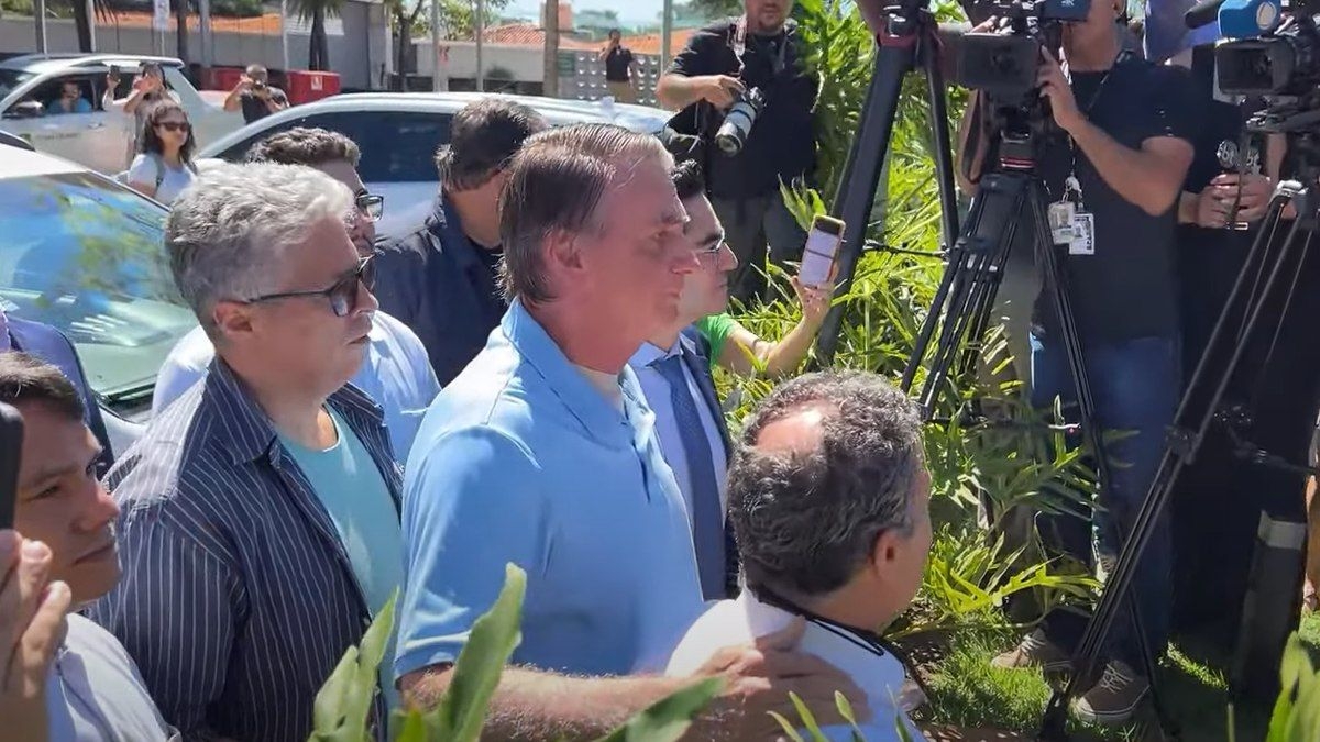 Bolsonaro recebe alta e reafirma apelo por anistia