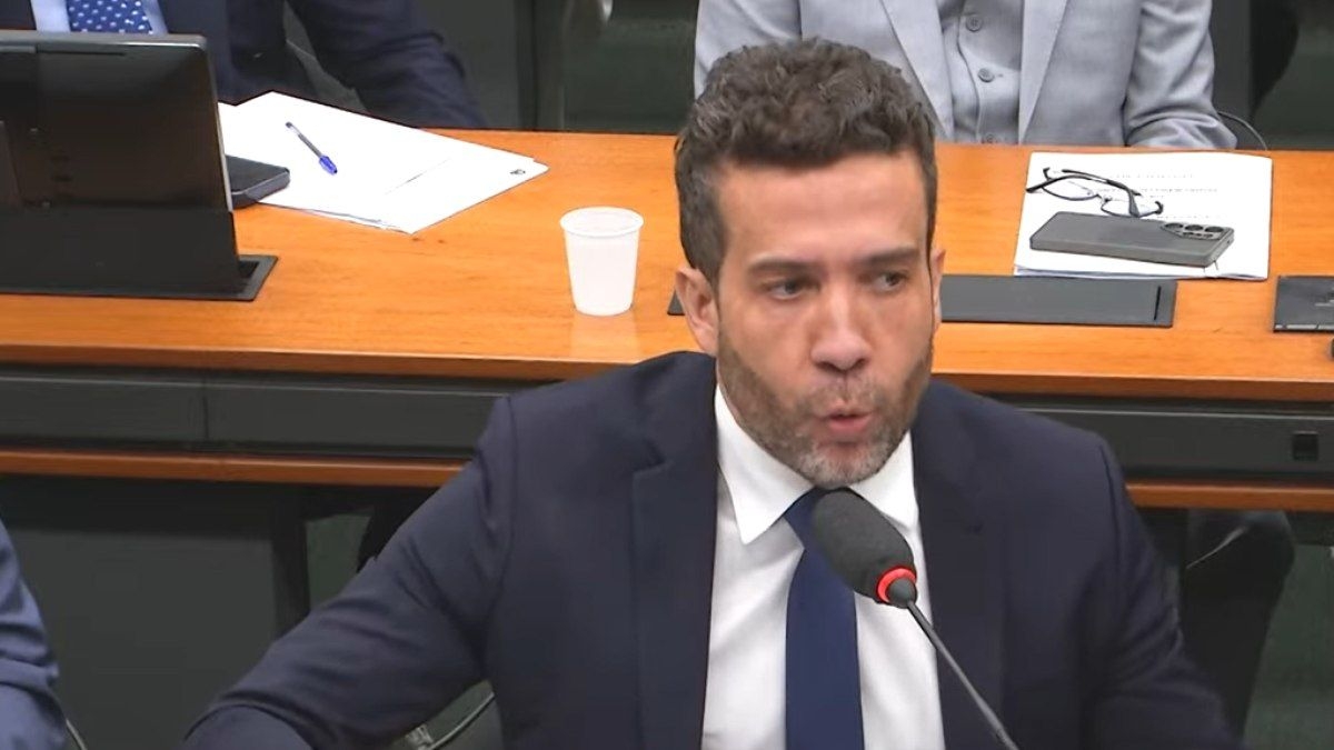 Janones relata agressão em tumulto com Nikolas Ferreira