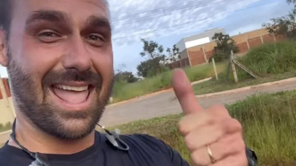 Eduardo Bolsonaro é notificado sobre denúncia da PGR