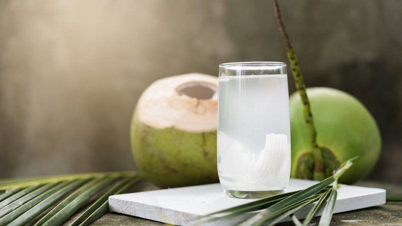 Benefícios da água de coco para a saúde