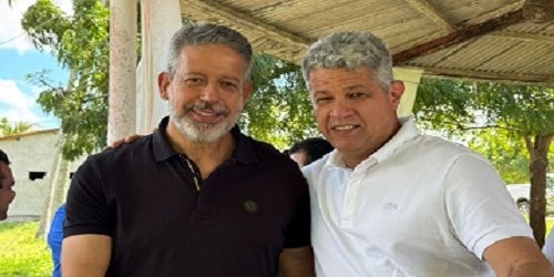 Arthur Lira é recebido com entusiasmo em Penedo e entrega implementos agrícolas para Agricultura familiar