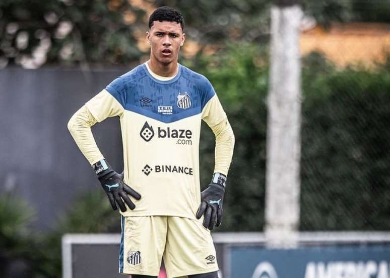 Goleiro do sub-15 faz pré-temporada com o elenco profissional: 'Aprendizado'