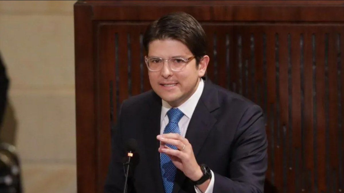 Morre Miguel Uribe, pré-candidato à presidência da Colômbia