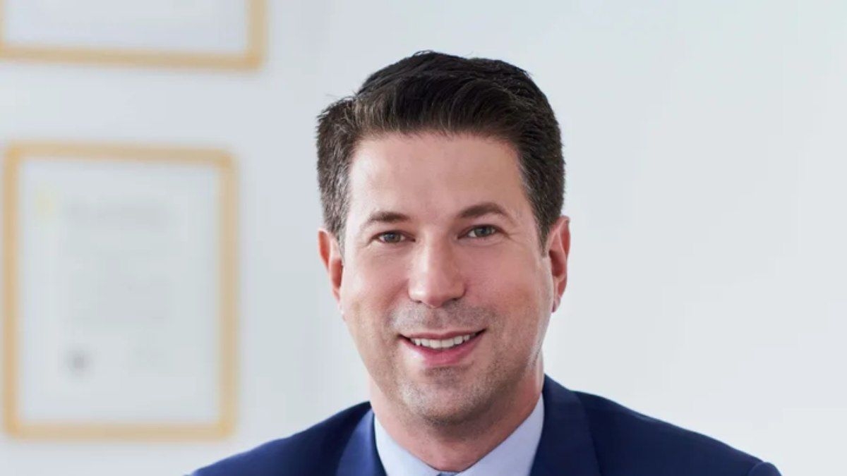 Harvard afasta professor brasileiro por incidente com arma