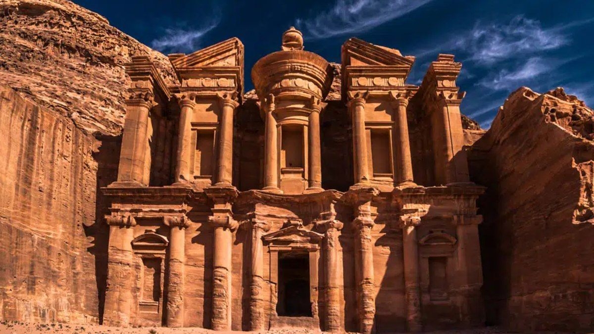 Inundações na Jordânia forçam evacuação de turistas em Petra