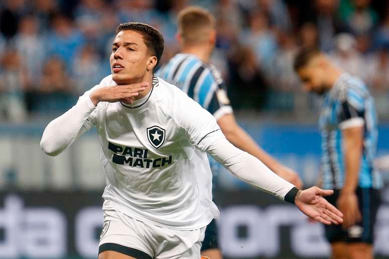 Emprestado, Carlos Alberto deve ser comprado em definitivo pelo Botafogo; veja valores