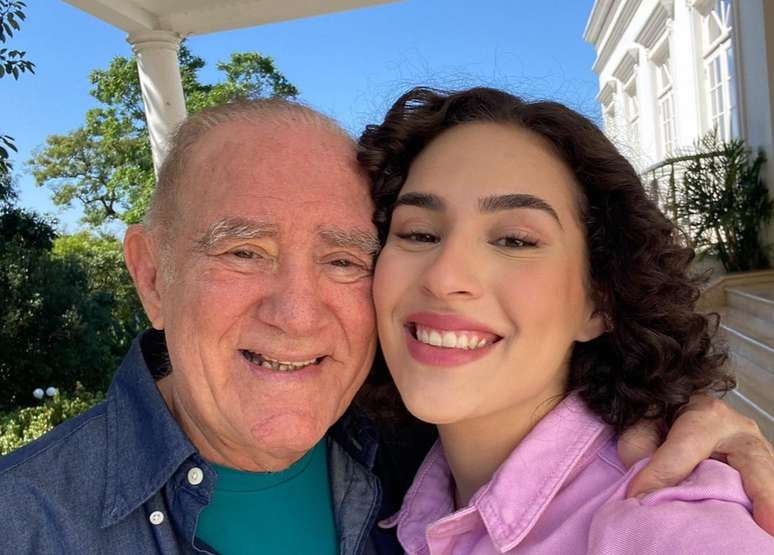 "Sempre vão ter opinião sobre mim", diz Lívian Aragão sobre crescer diante das câmeras