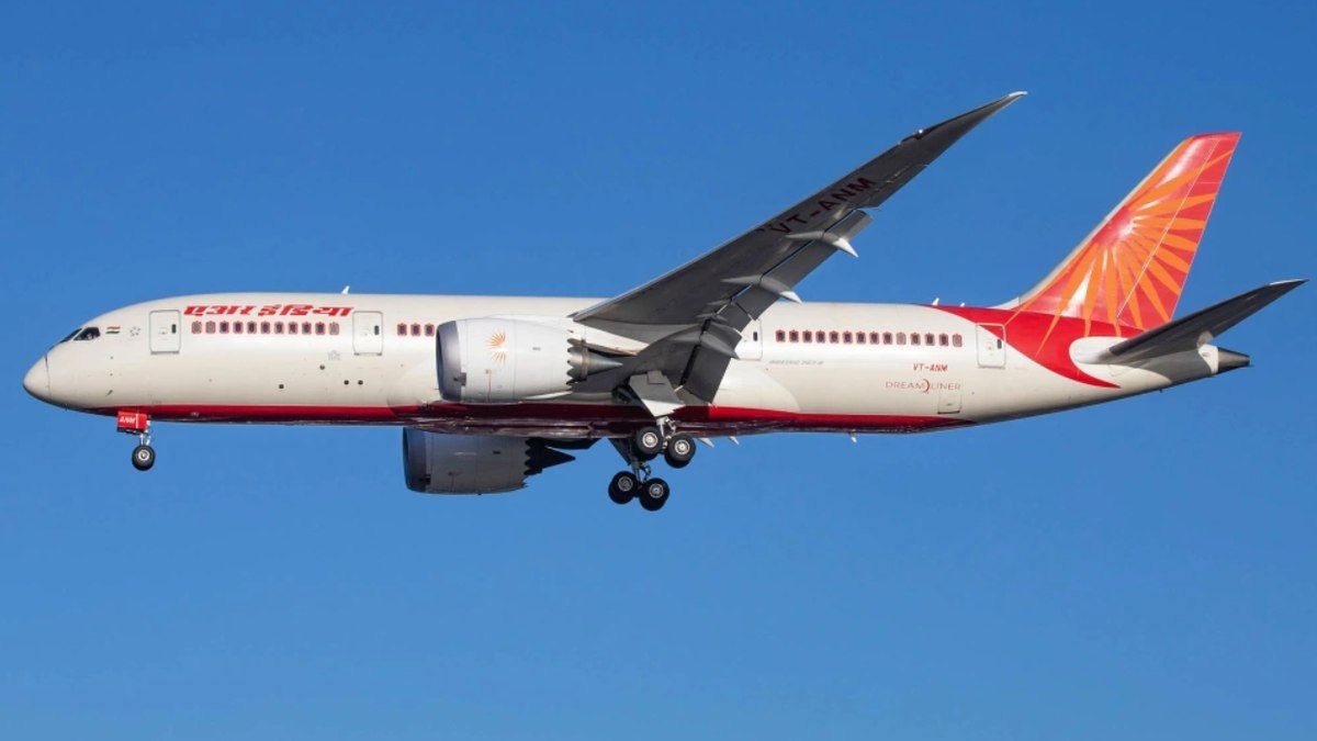 Boeing da Air India retorna após problema técnico
