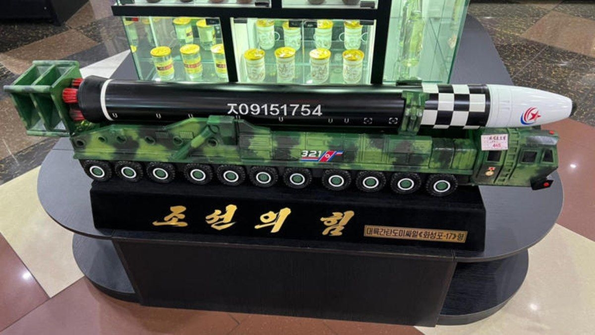 Coreia do Norte entrega ogiva nuclear como souvenir turístico